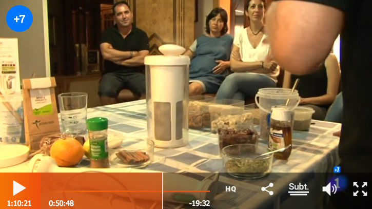 Escena del programa "Esto es la Leche" donde aparece la Chufamix en acción.