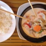 cocinar sopa con leche de coco