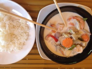 como hacer sopa tom yum con leche de coco