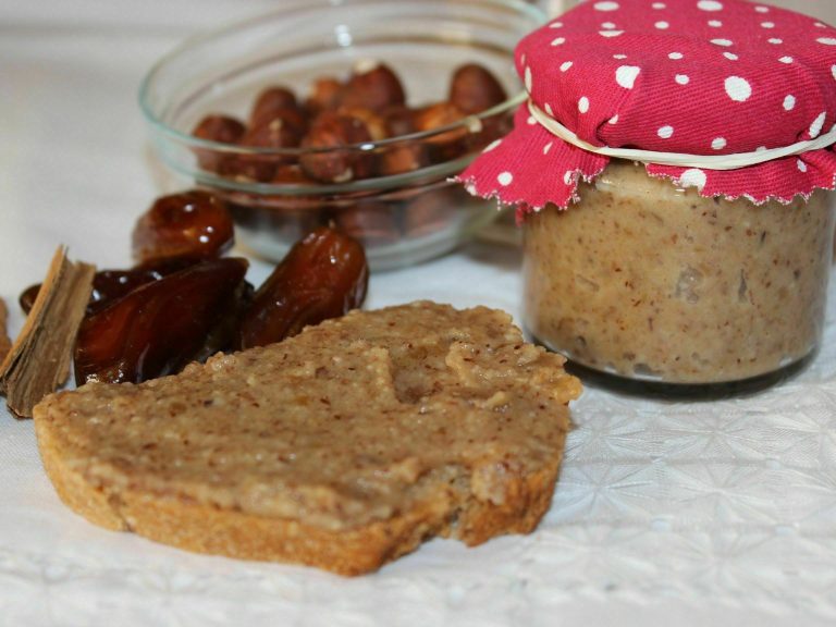 receta vegana de crema de dátiles con frutos secos
