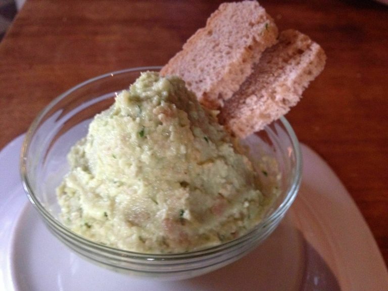 Humus de cacahuete y aguacate