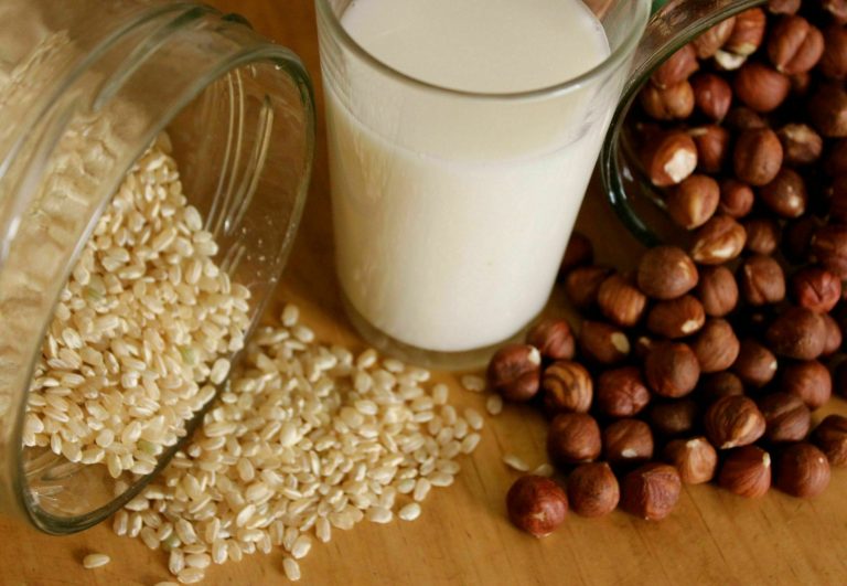 cómo hacer leche de arroz y avellanas